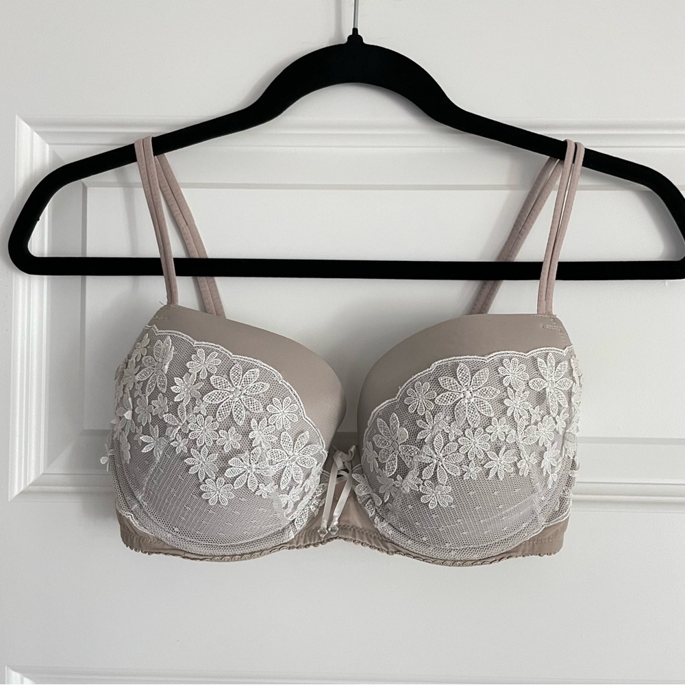 Victoria’s Secret Lined Pushup Floral Embroidery Bra Size 34D